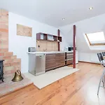 2 Bedroom Lovely In Apartamento