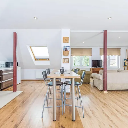 דירה Cozy In With Kitchen